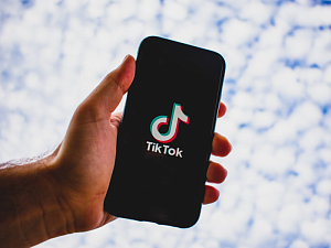     Oracle  TikTok